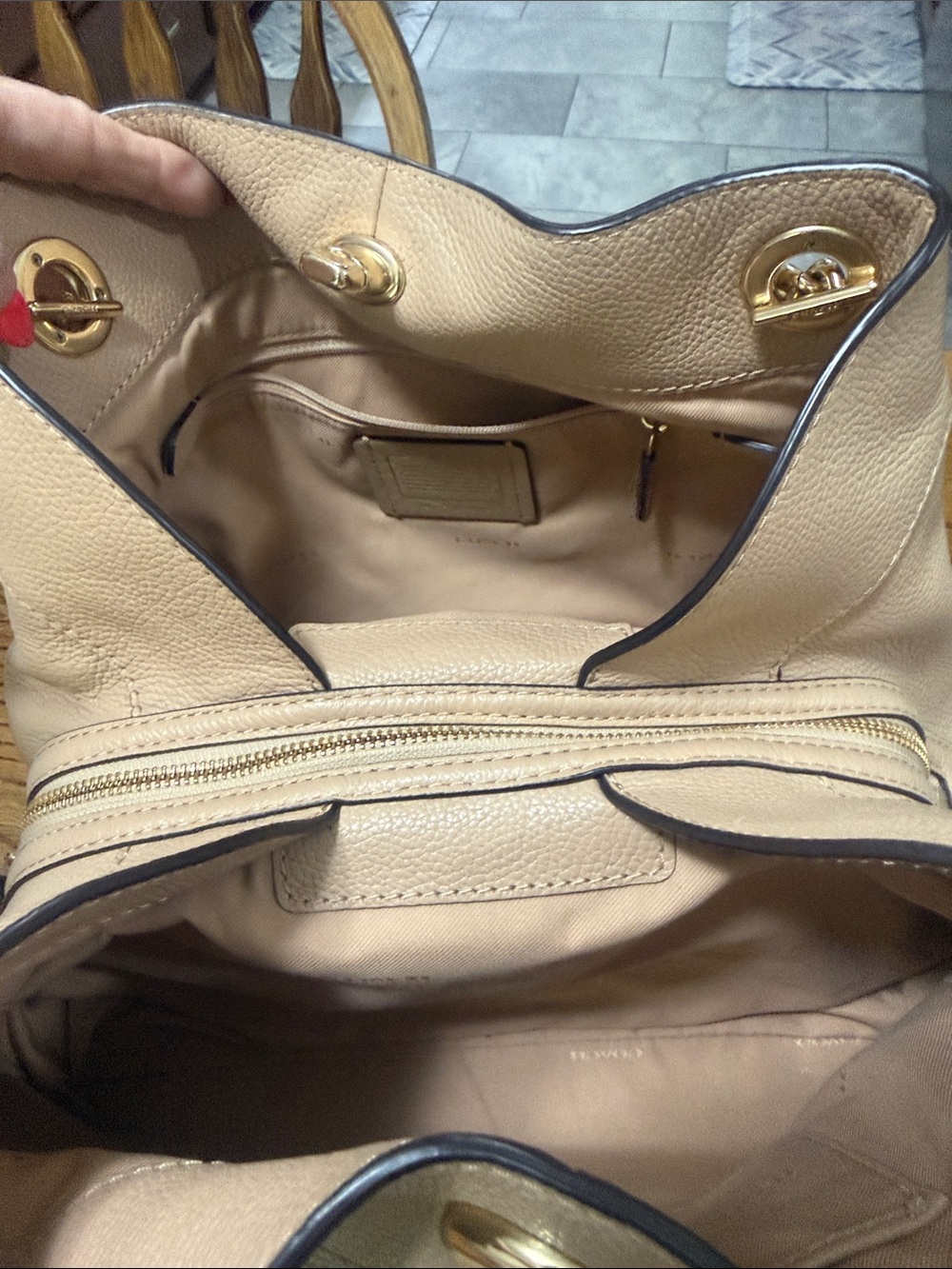 Coach Beige Pebbled Leather Shoulder Bag with Gold Chain - Picture 3 of 8